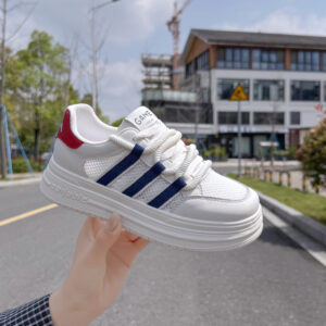 Made in China white flat women's shoes comfortable and fashionable sports shoes B36