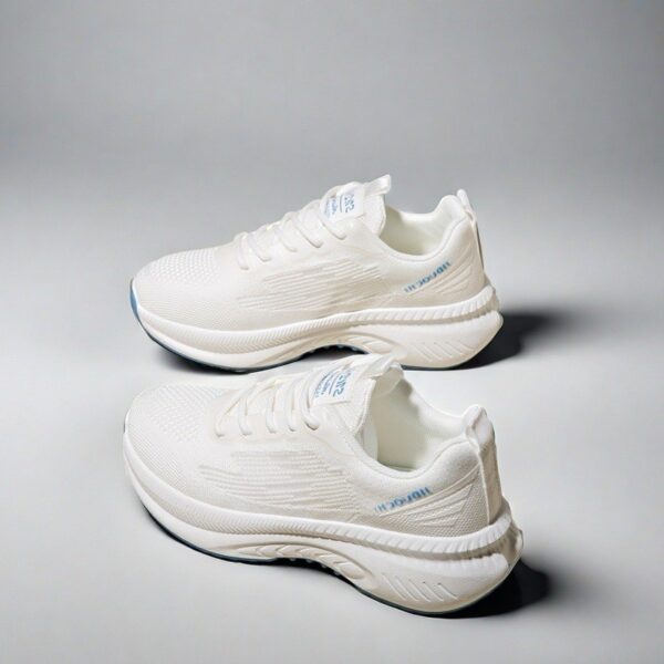 Made in China breathable white sneakers for summer wear are light and comfortableK2502