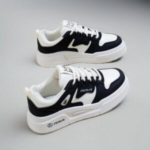 Made in China, the white sneakers with leather surface are light and comfortable for autumnK2702