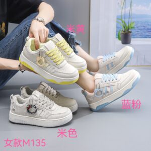 Made in China, flat women's casual board shoes are comfortable and popular sports shoesM135