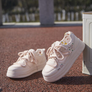 Made in China white flat women's shoes comfortable and fashionable sports shoes B35