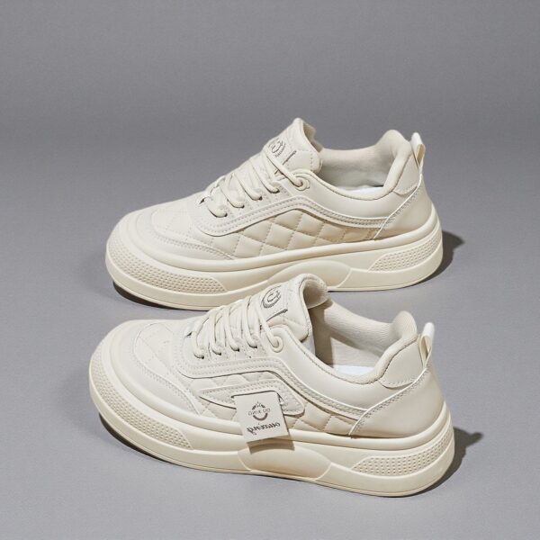 Made in China white leather women's flat shoes sports shoes Q2018