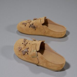 Made in China, this pekemon shoe is a flat, breathable and cute slipper Y01