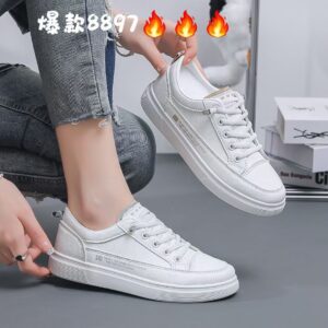 China-made flat-soled women's white leather soft-soled lightweight casual sports board shoes 8897
