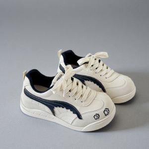 China manufactures women's student white flat board shoes A6070