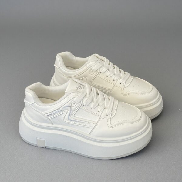Made in China, height increasing platform white shoes with thick soles and cute height HB623