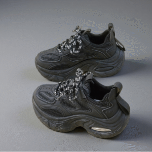 China manufactures women's leather thick-soled complex black sports shoes FB893