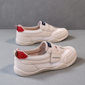 Women's 2026-style white sneakers with Velcro fastening, breathable mesh sole and flat design – ideal for casual wear. Model: K1526