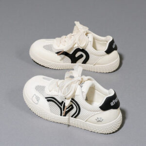 Summer-friendly white sneakers for women – the 2026 new model features a mesh upper and pairs well with skirts. Versatile design, with a training-style sole – model FB3003.